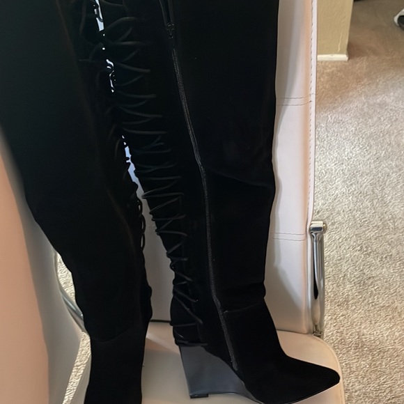 9/5 wide lace up in the back wedge heel boots wide calf . Brand new never worn. - Picture 2 of 4